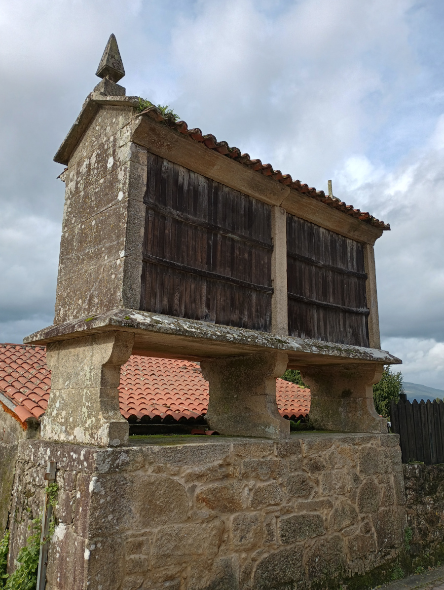 A small stone building for storing corn.